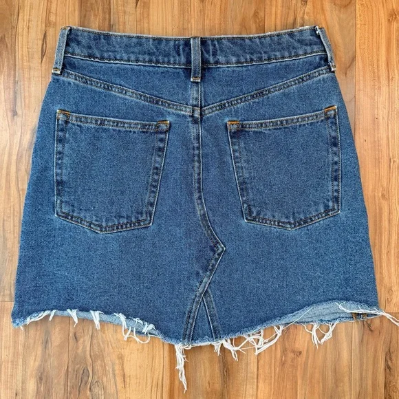 H&M Blue Denim Mini Skirt. Size 4. Never worn. - Picture 3 of 5